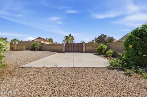 Exterior - 1502 E Divot Dr, Tempe, AZ 85283 photo 9 of 10
