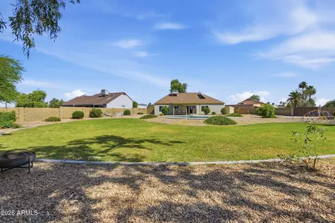 Exterior - 1502 E Divot Dr, Tempe, AZ 85283 photo 7 of 10