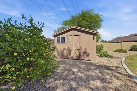 Exterior - 1502 E Divot Dr, Tempe, AZ 85283 photo 6 of 10