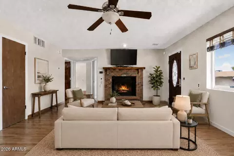 Living - 704 E Peppertree Ave, Apache Junction, AZ 85119 photo 4 of 5
