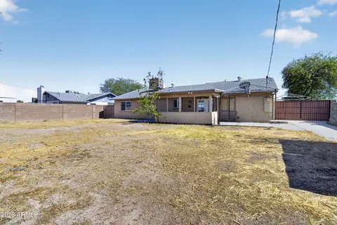 Exterior - 704 E Peppertree Ave, Apache Junction, AZ 85119 photo 3 of 4