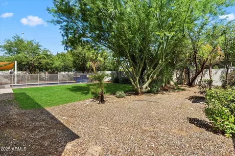 Exterior - 640 W Echo Ln, Phoenix, AZ 85021 photo 10 of 26