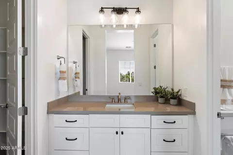Bath - 640 W Echo Ln, Phoenix, AZ 85021 photo 4 of 7