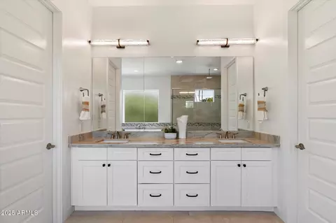 Bath - 640 W Echo Ln, Phoenix, AZ 85021 photo 1 of 7