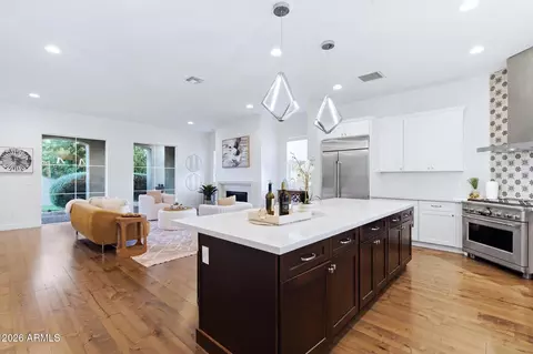 Kitchen - 640 W Echo Ln, Phoenix, AZ 85021 photo 2 of 3