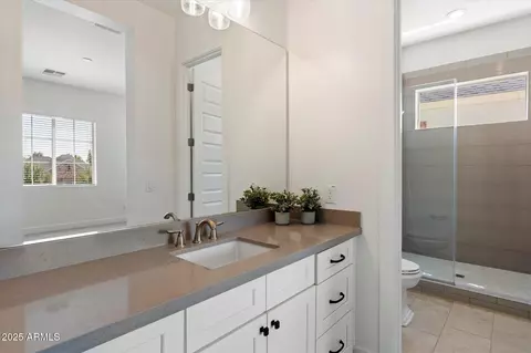 Bath - 640 W Echo Ln, Phoenix, AZ 85021 photo 5 of 7