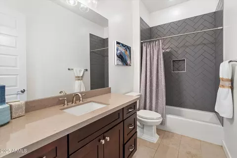 Bath - 640 W Echo Ln, Phoenix, AZ 85021 photo 6 of 7