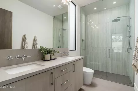 Bath - 2224 E Solar Dr, Phoenix, AZ 85020 photo 7 of 7