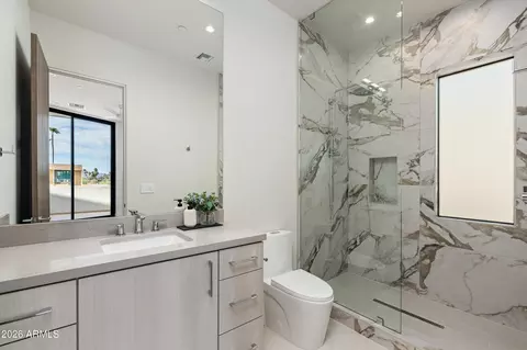 Bath - 2224 E Solar Dr, Phoenix, AZ 85020 photo 5 of 7