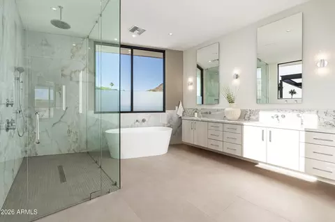 Bath - 2224 E Solar Dr, Phoenix, AZ 85020 photo 1 of 7