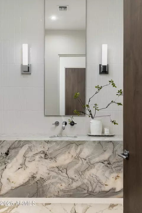 Bath - 2224 E Solar Dr, Phoenix, AZ 85020 photo 6 of 7
