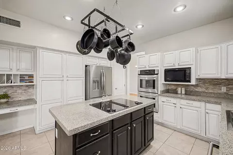 Kitchen - 1124 N Robin Ln, Mesa, AZ 85213 photo 2 of 7