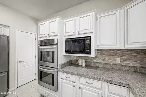 Kitchen - 1124 N Robin Ln, Mesa, AZ 85213 photo 4 of 7