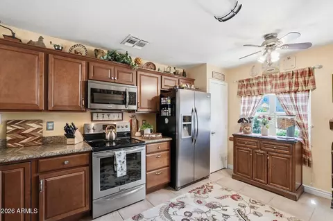 Kitchen - 1086 E Arabian Dr, Gilbert, AZ 85296 photo 3 of 5
