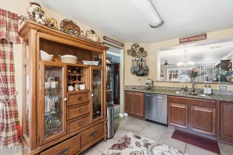 Kitchen - 1086 E Arabian Dr, Gilbert, AZ 85296 photo 5 of 5
