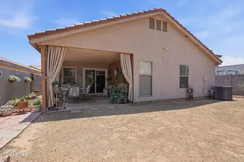 Exterior - 1086 E Arabian Dr, Gilbert, AZ 85296 photo 5 of 8