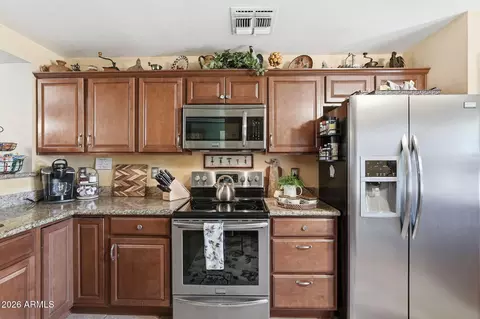 Kitchen - 1086 E Arabian Dr, Gilbert, AZ 85296 photo 2 of 5