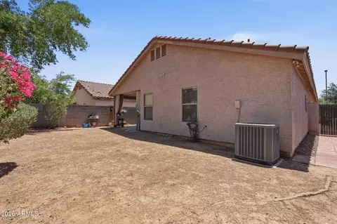 Exterior - 1086 E Arabian Dr, Gilbert, AZ 85296 photo 6 of 8