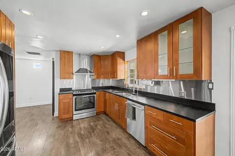 Kitchen - 4302 E Montecito Ave, Phoenix, AZ 85018 photo 2 of 4