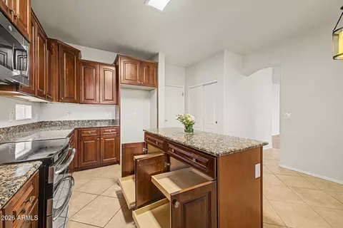 Kitchen - 4343 E Oakland St, Gilbert, AZ 85295 photo 3 of 4