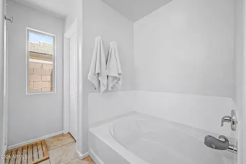 Bath - 2164 E Stacey Rd, Gilbert, AZ 85298 photo 2 of 4
