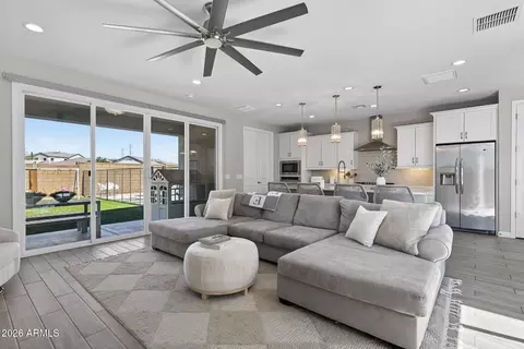 Living - 2004 E Park View Ln, Phoenix, AZ 85024 photo 2 of 3