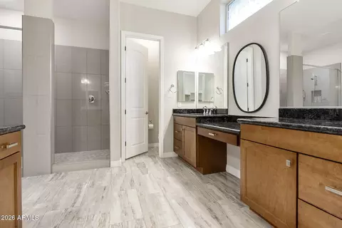 Bath - 1512 W Ardmore Rd, Phoenix, AZ 85041 photo 3 of 5