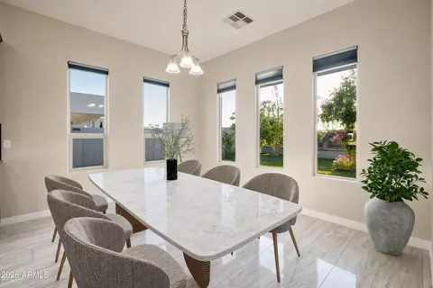 Dining - 1512 W Ardmore Rd, Phoenix, AZ 85041 photo 1 of 2