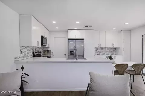 Kitchen - 5217 E Tunder Cir, Phoenix, AZ 85044 photo 5 of 5