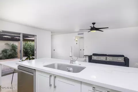 Kitchen - 5217 E Tunder Cir, Phoenix, AZ 85044 photo 4 of 5