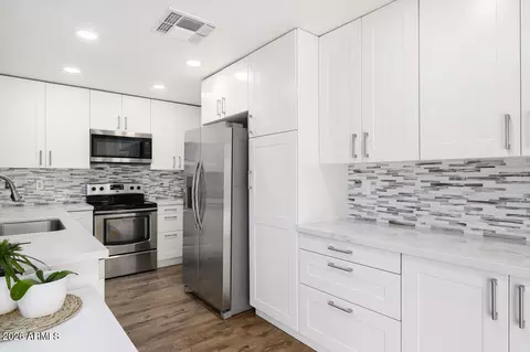 Kitchen - 5217 E Tunder Cir, Phoenix, AZ 85044 photo 1 of 5