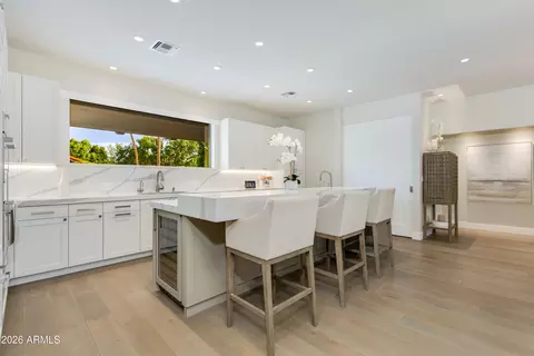 3160 E Stella Ln, Phoenix, AZ 85016