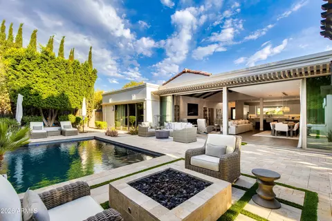 3160 E Stella Ln, Phoenix, AZ 85016
