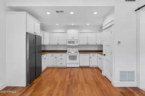 Kitchen - 2677 E Queen Creek Rd, Gilbert, AZ 85297 photo 6 of 6