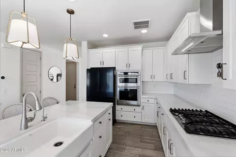 Kitchen - 2080 E Flamingo Way, Gilbert, AZ 85297 photo 2 of 3