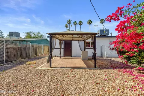 Exterior - 7824 W Mitchell Dr, Phoenix, AZ 85033 photo 4 of 7