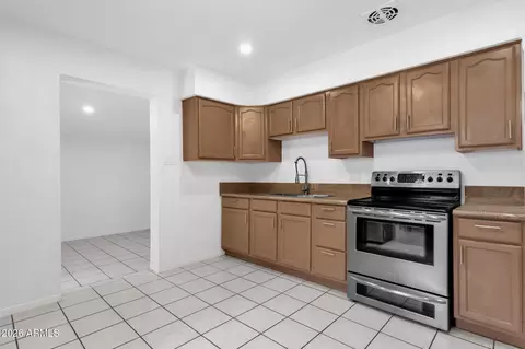 Kitchen - 7824 W Mitchell Dr, Phoenix, AZ 85033 photo 2 of 3