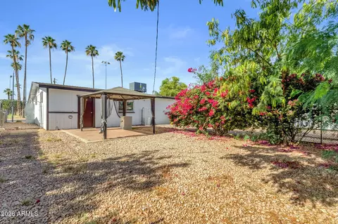 Exterior - 7824 W Mitchell Dr, Phoenix, AZ 85033 photo 3 of 7
