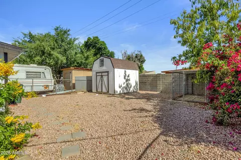 Exterior - 7824 W Mitchell Dr, Phoenix, AZ 85033 photo 5 of 7