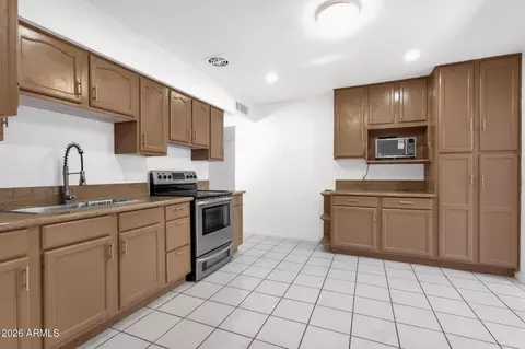 Kitchen - 7824 W Mitchell Dr, Phoenix, AZ 85033 photo 1 of 3
