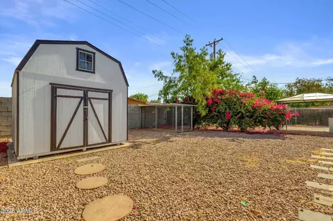 Exterior - 7824 W Mitchell Dr, Phoenix, AZ 85033 photo 6 of 7