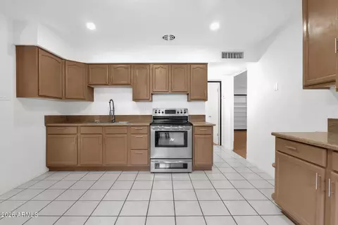 Kitchen - 7824 W Mitchell Dr, Phoenix, AZ 85033 photo 3 of 3