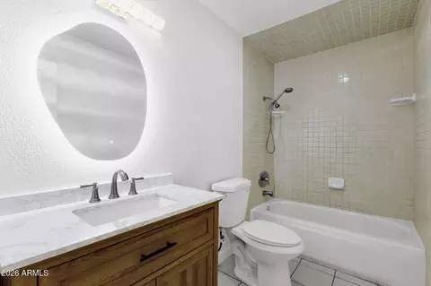 Bath - 7824 W Mitchell Dr, Phoenix, AZ 85033 photo 1 of 1