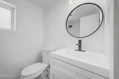 Bath - 2912 E Monroe St E, Phoenix, AZ 85034 photo 3 of 3