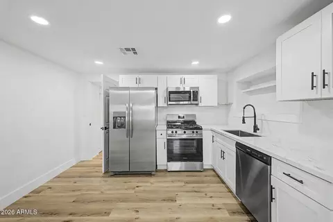 Kitchen - 2912 E Monroe St E, Phoenix, AZ 85034 photo 1 of 2