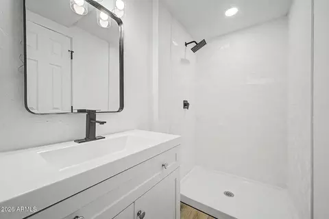 Bath - 2912 E Monroe St E, Phoenix, AZ 85034 photo 2 of 3