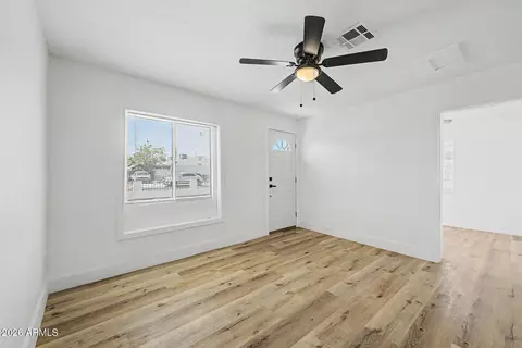 Living - 2912 E Monroe St E, Phoenix, AZ 85034 photo 1 of 1