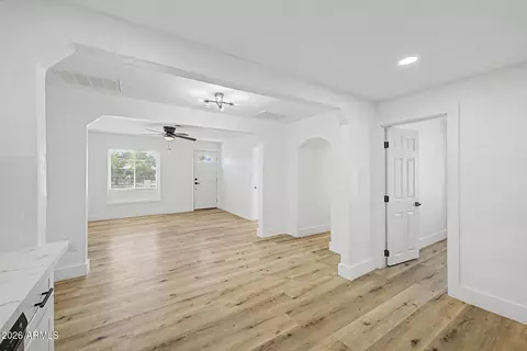 Entry Way - 2912 E Monroe St E, Phoenix, AZ 85034 photo 1 of 1