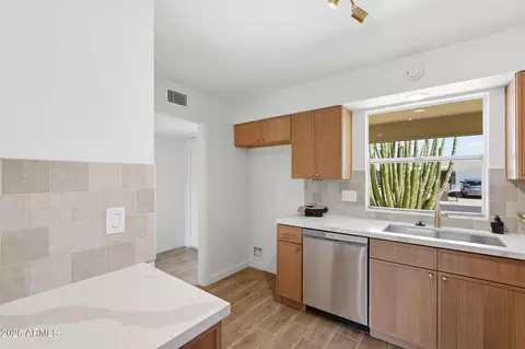 Kitchen - 4036 E Clovis Cir, Mesa, AZ 85206 photo 3 of 4