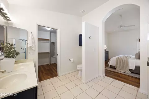 Bath - 8118 N 10th Pl, Phoenix, AZ 85020 photo 2 of 3